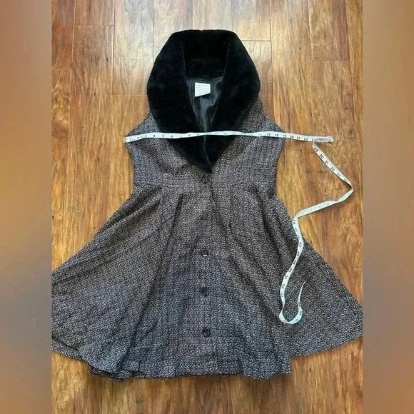 Monroe and Main Women’s Size 8 Mini Dress With Faux Fur Collar - Picture 5 of 7